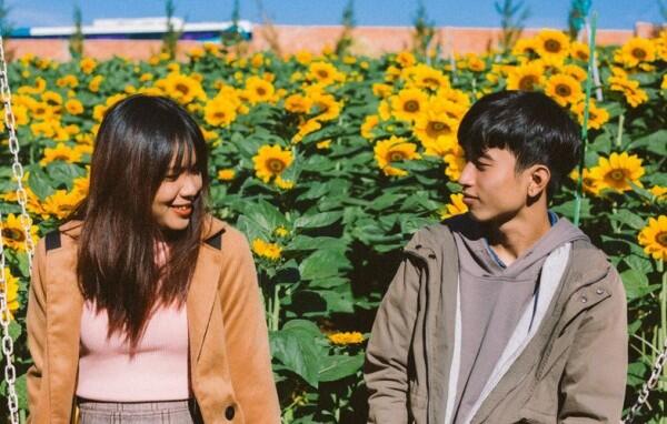 5 Pelajaran Berharga dari Cinta Pertama yang Bikin Susah Move On