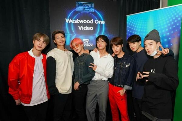 Selain Halsey, 7 Artis Ini Juga Berfoto dengan BTS di Amerika