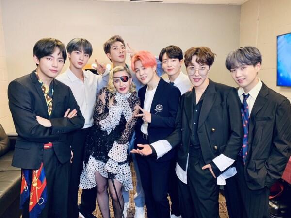 Selain Halsey, 7 Artis Ini Juga Berfoto dengan BTS di Amerika