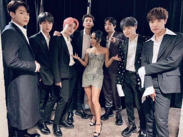 Selain Halsey, 7 Artis Ini Juga Berfoto dengan BTS di Amerika