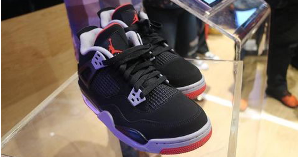 Sneakers Nike Air Jordan 4 OG 'Bred' Telah Hadir! Sikat Gan! 