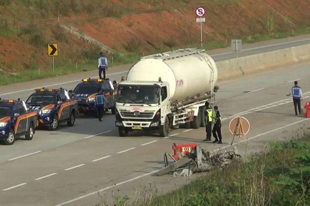 Travel Tabrak Truk di Tol Batang-Semarang, Satu Penumpang Tewas dan Dua Kritis