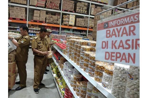 Pemkot Bekasi Temukan Sarden dan Susu Tidak Layak Jual di Mal