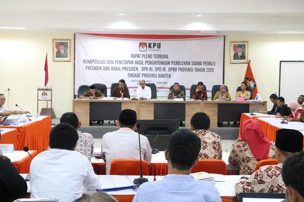 Rekapitulasi Suara di KPU Banten Berjalan Alot