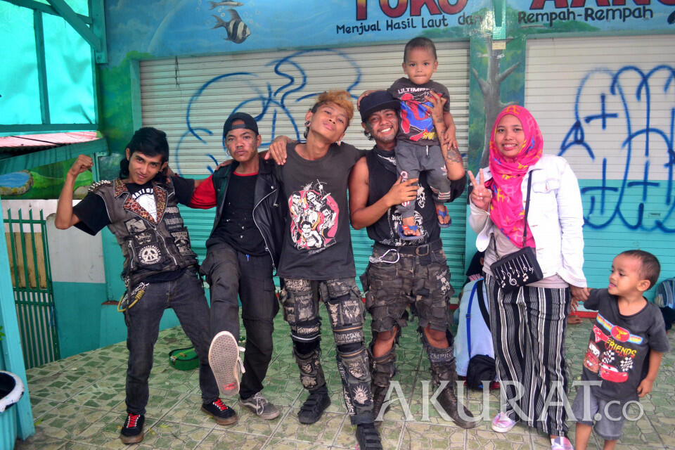 Lewat Komunitas Senter, Ayah Godek Ingin Merubah Anak Punk Depok Jadi Dai