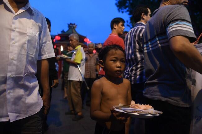 Potret Toleransi Antar Umat Beragama di Bulan Ramadhan Bikin Adem