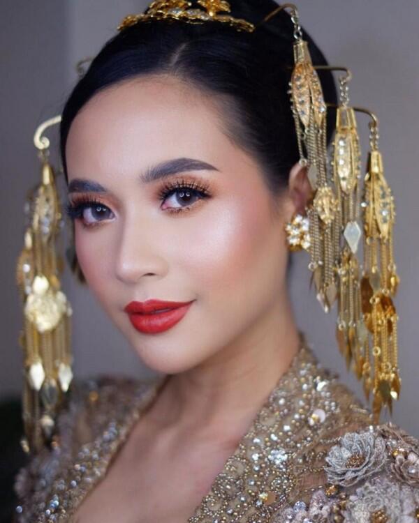 11 Potret Elvira Devinamira, Bak Barbie di Kehidupan Nyata