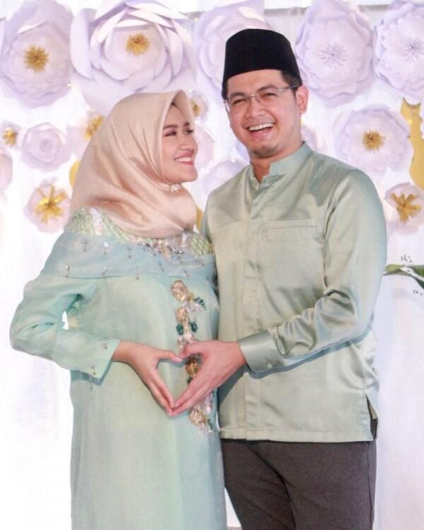 Gaya Manis Lisya, Istri Tommy Kurniawan yang Sedang Mengandung