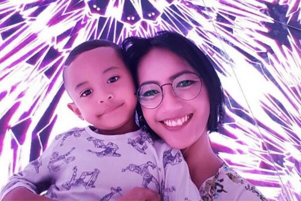 Butuh Penantian Panjang, Ini Potret Kasih Sayang Nina Tamam ke Anaknya
