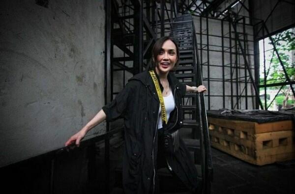 10 Potret Sara Wijayanto dengan Outfit Serba Hitam, Makin Memesona