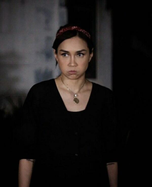 10 Potret Sara Wijayanto dengan Outfit Serba Hitam, Makin Memesona