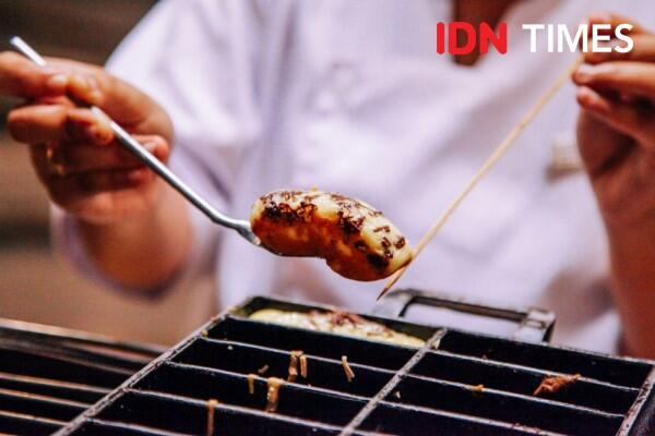 Asyiknya Berbuka dengan Konsep Pasar Malam di Tepi Kolam Renang