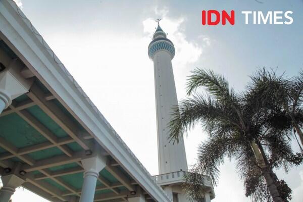 Asyiknya Ngabuburit di Masjid Al-Akbar Surabaya, Banyak Kuliner Enak