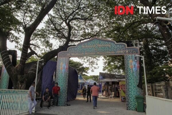 Asyiknya Ngabuburit di Masjid Al-Akbar Surabaya, Banyak Kuliner Enak