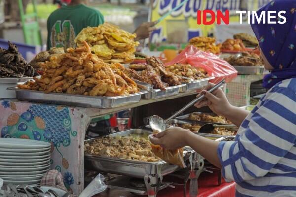 Asyiknya Ngabuburit di Masjid Al-Akbar Surabaya, Banyak Kuliner Enak