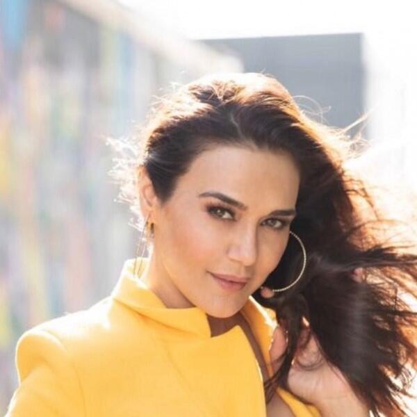 10 Aktris Bollywood yang Tetap Menawan Meski Berusia di Atas 40 Tahun