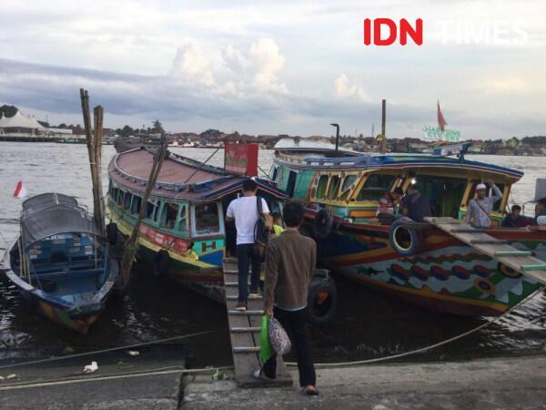 Menikmati Buka Puasa di Atas Warung Terapung