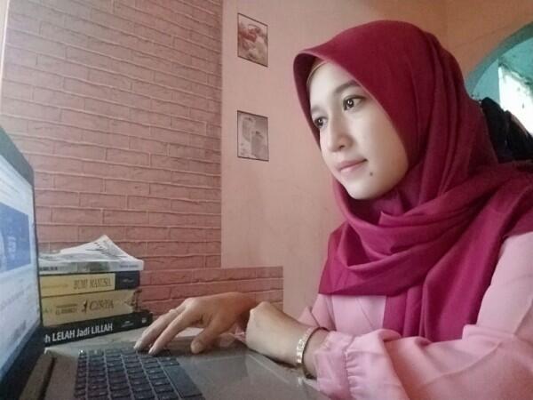 Mulanya Bukan Hobi, Kini Menulis adalah Bakat Emasnya