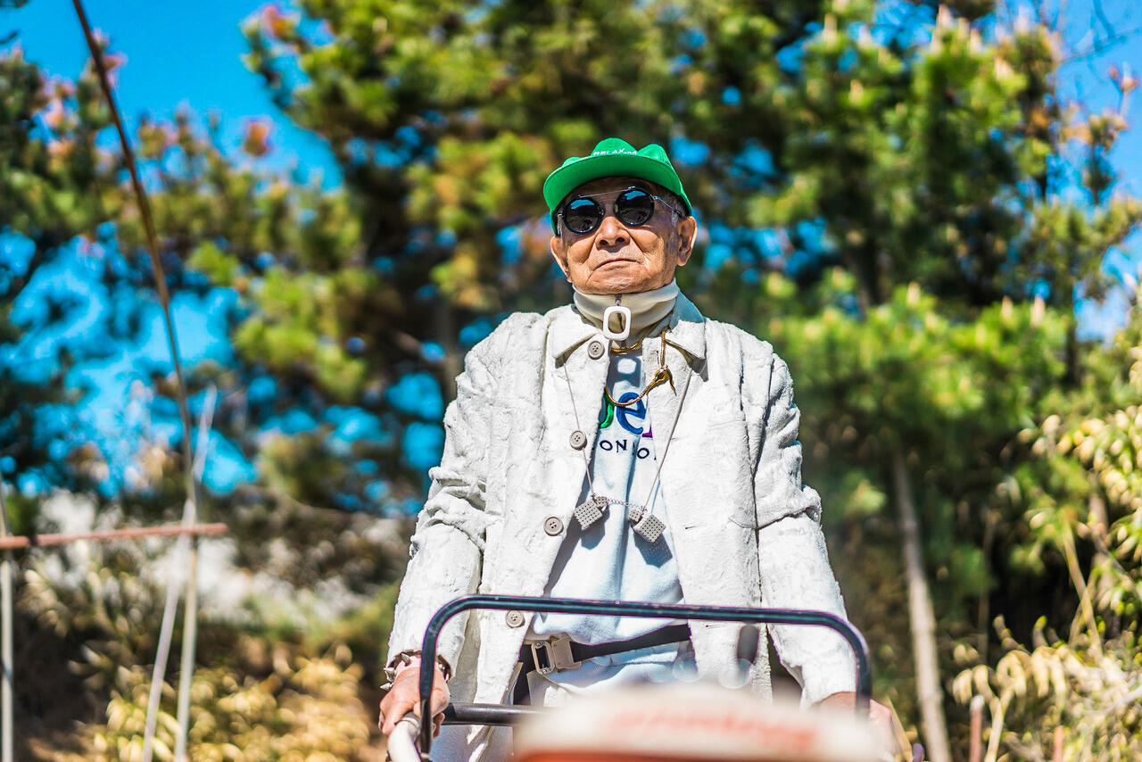 Kakek Berusia 84 Tahun Ini Style-nya Hypebeast Banget Gan!