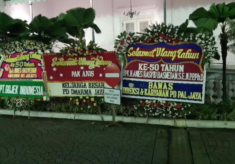 Tak Terhitung. Karangan Bunga Untuk Ultah Anies Penuhi Balaikota.