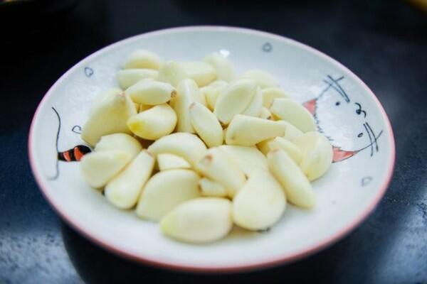 7 Bahan Alami Pereda Sakit Tenggorokan Saat Puasa, Dijamin Ampuh!