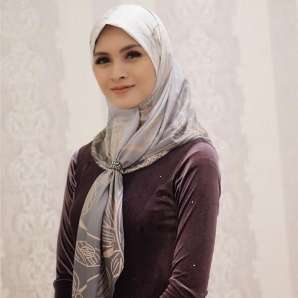 Didoakan Istiqomah, Ini 10 Potret Cantik Donita dengan Hijab Anggunnya