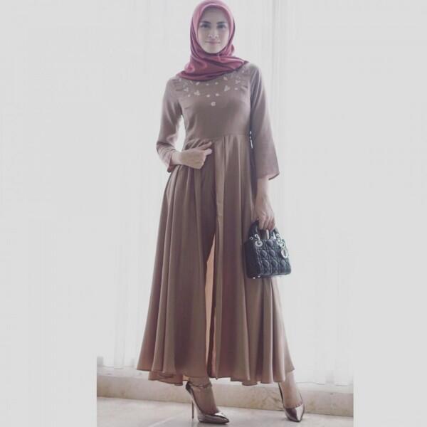 Didoakan Istiqomah, Ini 10 Potret Cantik Donita dengan Hijab Anggunnya