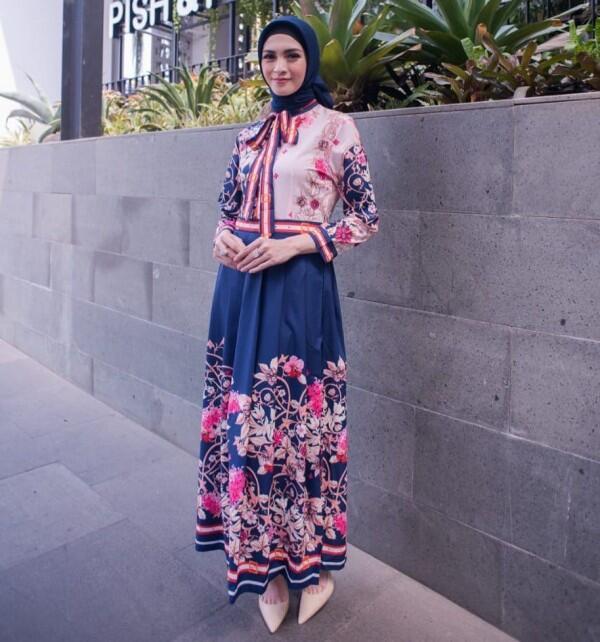 Didoakan Istiqomah, Ini 10 Potret Cantik Donita dengan Hijab Anggunnya