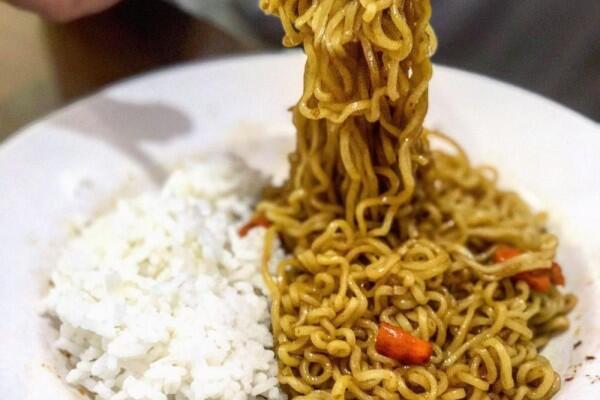 10 Kombinasi Nasi dan Makanan Lain, Cuma Orang Indonesia yang Begini!