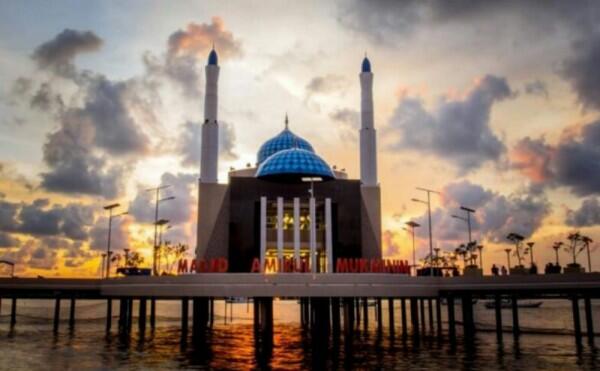 7 Masjid Terapung dengan Panorama Air Terbaik di Dunia, Cantik Banget!