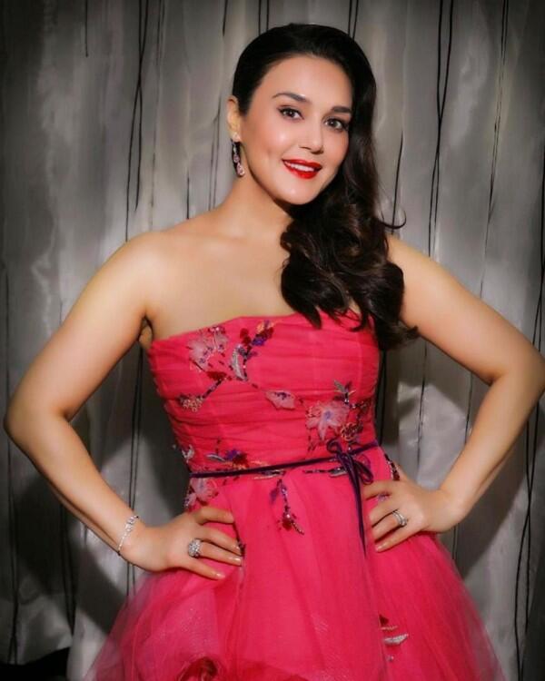 Awet Muda! 12 Potret Terkini Preity Zinta yang Makin Anggun