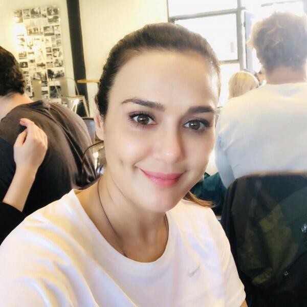 Awet Muda! 12 Potret Terkini Preity Zinta yang Makin Anggun
