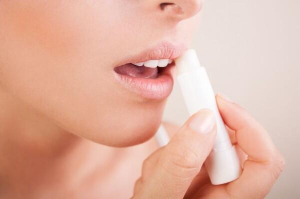 5 Tips Atasi Bibir Kering & Pecah-pecah Selama Puasa