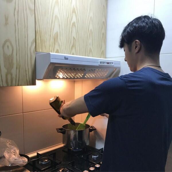 10 Potret Liburan Jung Il Woo Ala Backpaker di Eropa, Keren!