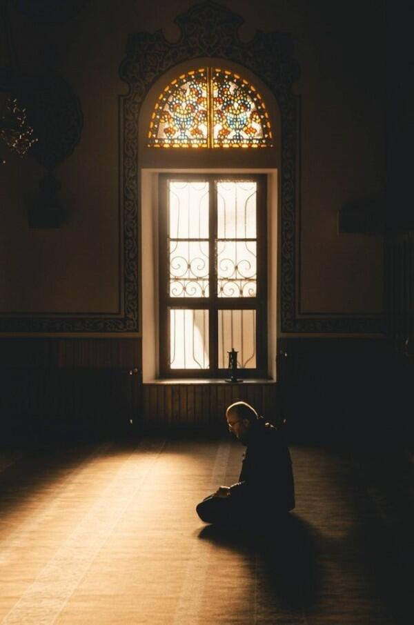 Bacaan Doa Qunut dalam Salat dan Manfaatnya