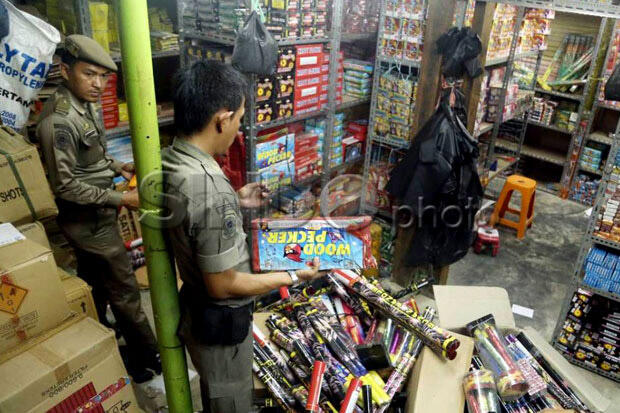 Mulai Marak, Satpol PP DKI Incar Pedagang Petasan Disejumlah Lokasi