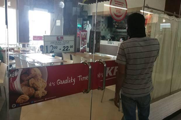 Langgar Jam Operasional Ramadhan, KFC dan Solaria Ditegur Satpol PP
