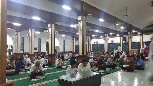 Buka Puasa di Pasar Takjil Masjid Sunda Kelapa Udah Sering, Kalo Bukber di Masjidnya?
