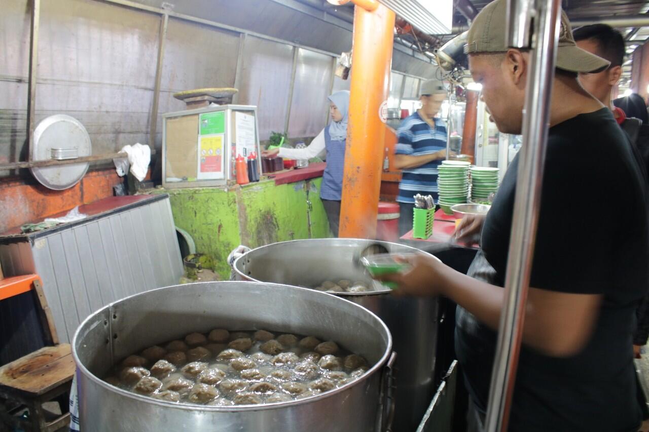 Wisata Kuliner Warung Kaki Lima Rasa Bintang Lima di Blok S Jakarta 