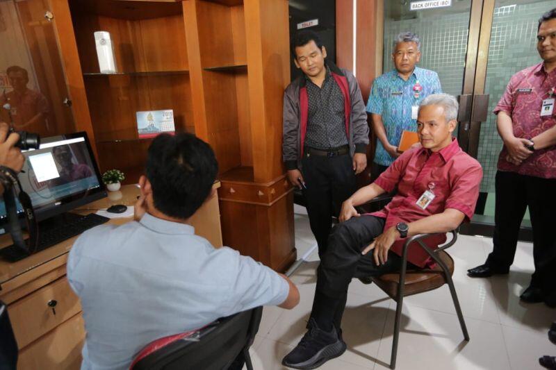 Ganjar Berang Namanya Dicatut untuk Permudah Perizinan