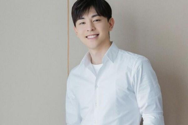 10 Potret Keren Deng Lun, Pemain Ashes of Love yang Mirip Gong Yoo