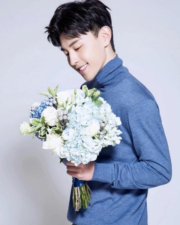 10 Potret Keren Deng Lun, Pemain Ashes of Love yang Mirip Gong Yoo