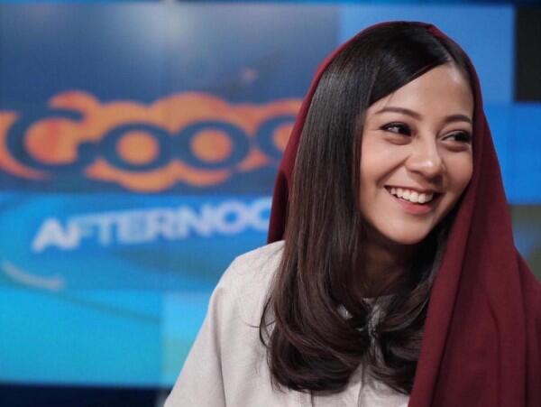 10 Pesona Chelzea Verhoeven, Presenter Kece Adik Ipar Baim Wong