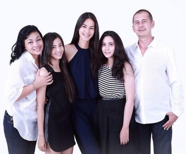 10 Pesona Chelzea Verhoeven, Presenter Kece Adik Ipar Baim Wong