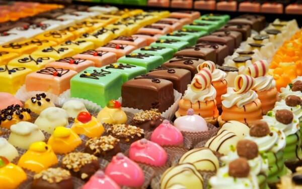 7 Alasan kenapa Perut Cepat Kenyang Saat Berbuka Puasa, Normal Kok!