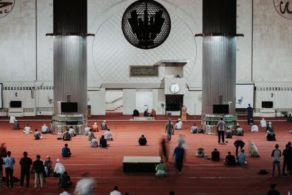10 Amalan Kecil yang Semakin Berpahala Besar di Bulan Ramadan
