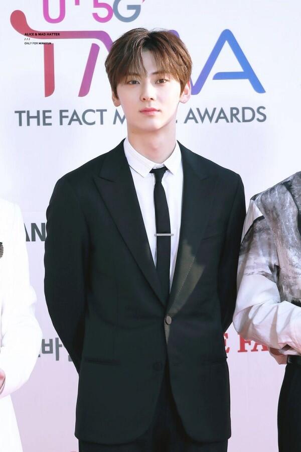 10 Potret Terbaru Minhyun, Member NU'EST yang Mirip Park Seo Joon