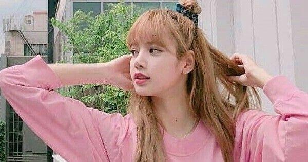 5 Daya Tarik Cewek Cuek di Mata Cowok, Beda Dari yang Lain!