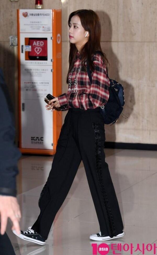 12 Inspirasi Gaya Padu-Padan Wide Pants ala Member BLACKPINK