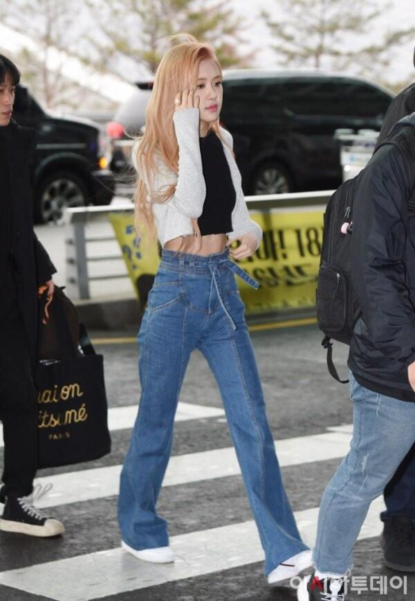 12 Inspirasi Gaya Padu-Padan Wide Pants ala Member BLACKPINK